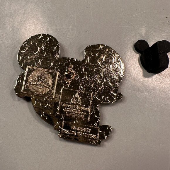 Disney Shanghai Minnie Mouse Trading Pin Mickey Icon Bling Pink Badge - Picture 3 of 6